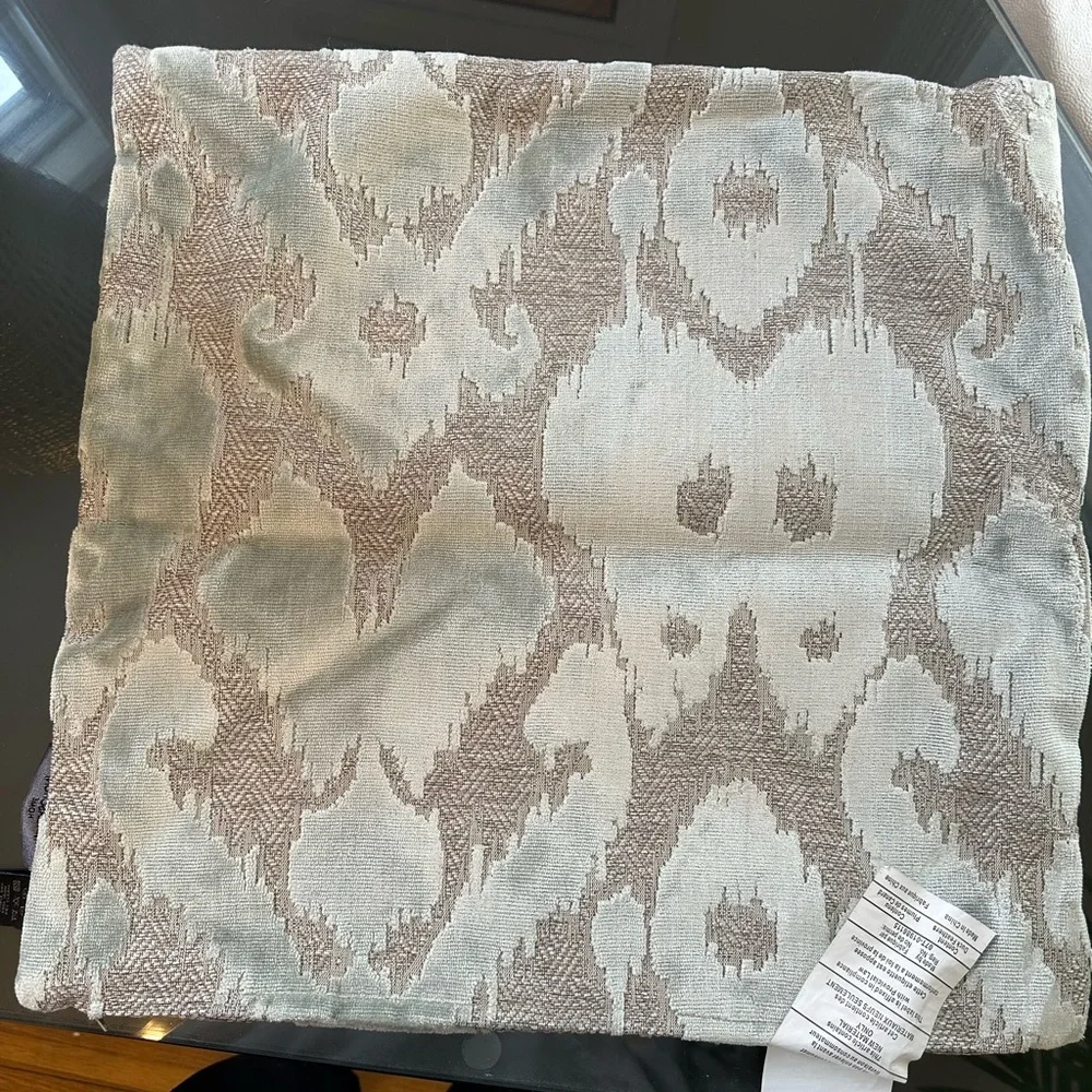 Z GALLERIE Decorative Throw Pillow size 24” Square in Blue/Grey